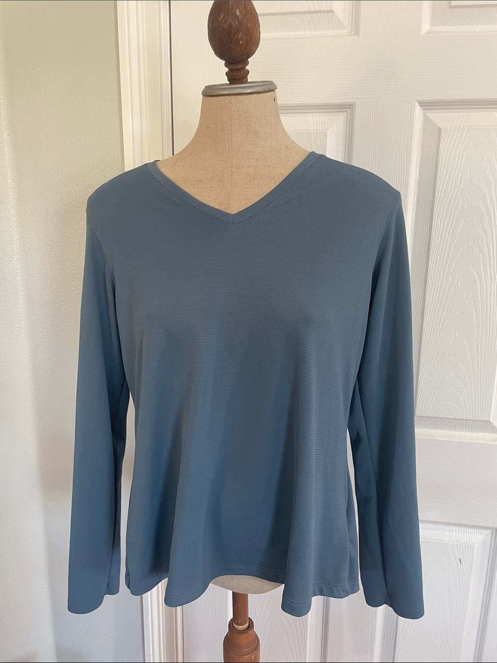 Columbia V-Neck omni shade sun protection Long Sleeve V-neck Top blue size L
